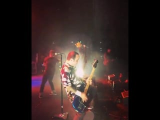 She spits and she scores!!! @yelyahwilliams sang "vicious love" with @newfoundglory last night and my ❤️ exploded #newfoundglor