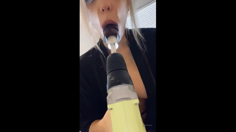 Девочки используют инструменты совсем по другому назначению😋🍑💦🍆😛