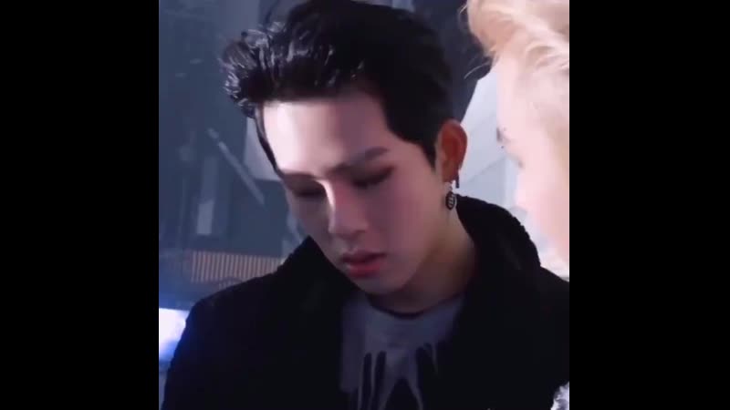 Shownu this kimchi tastes like my mom's kimchi wonho that's because it's your mom's recipe shownu, who called his mom for the