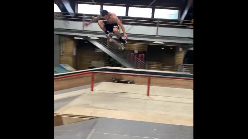 Aurelien giraud / lyon, france hard flip