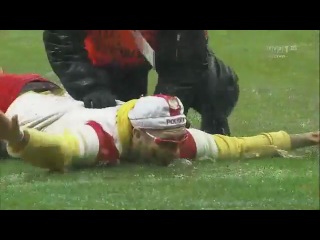 Ярые польские фанаты выбежали на мокрое поле отборочный матч чм 2014