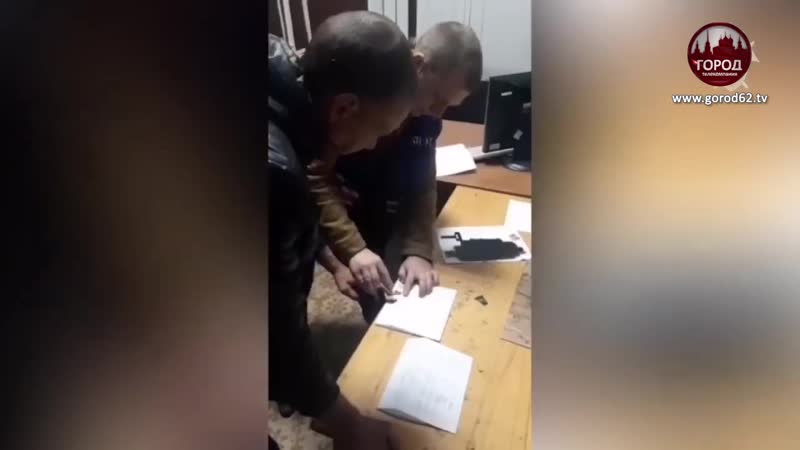 Молодыеродителей топором и запер дочь в подвале