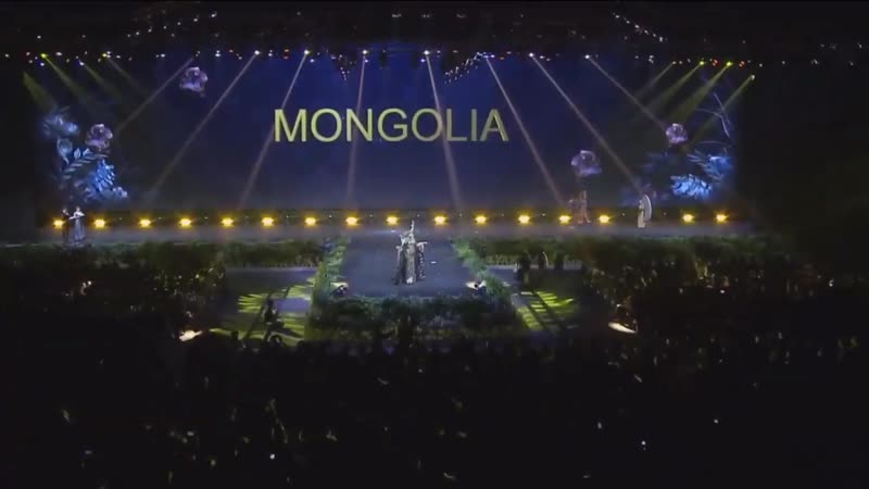 Монголка вышла на сцену "мисс вселенная 2018" в монгольском национальном костюме