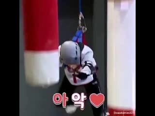 Taehyung being scared of heights but overcoming his fear for the team, bts and armys is the only development #tae updates