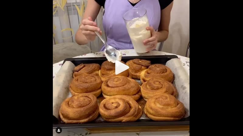 Булочки "синнабон" (ингредиенты указаны в описании видео)