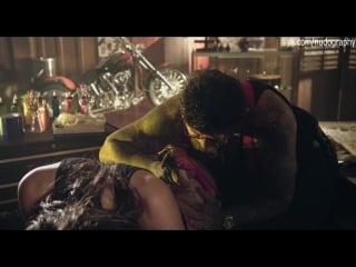 Попка кэтрин макфи (katharine mcphee) в фильме "челюсти 3d" (shark night 3d, 2011, дэвид р эллис) 720p