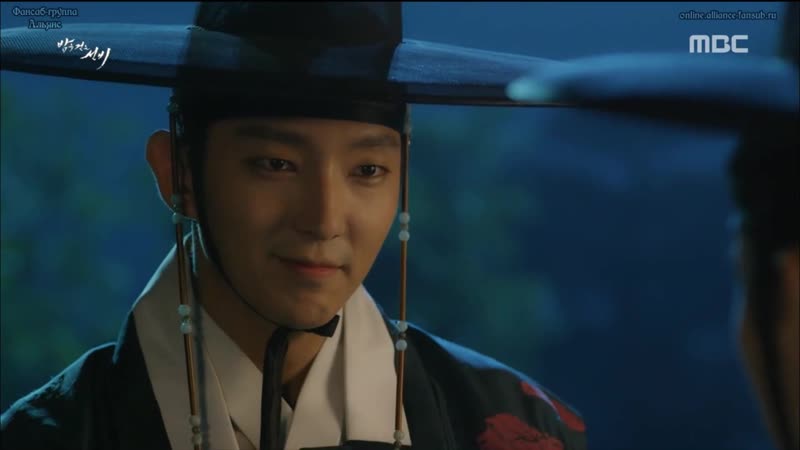 В любом случае выбираю третье (ученый, гуляющий ночью корея, 2015)