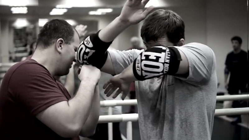 Искусство уличной драки локти и колени в ближнем бою