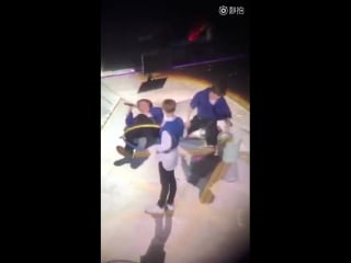 Chengcheng and zhangjing popping balloons 05 05 17 fanmeeting