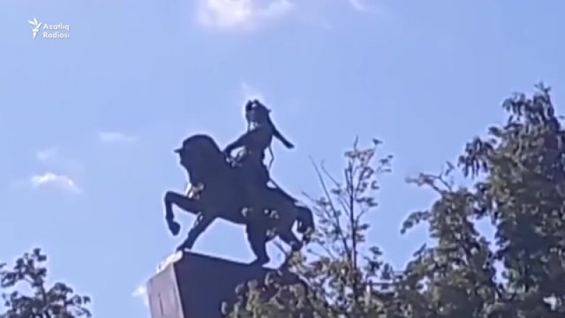 Уфада салават һәйкәленә менүчеләр җәнҗал чыгарды