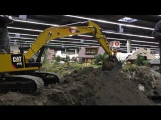 Monster rc excavator xxxl huge rc 1 8 scale 155 kg caterpillar cat 394e at the hard work