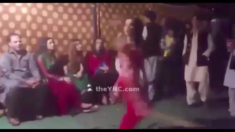 В пакистане не одобрили столь откровенный танец симпатичной девушки
