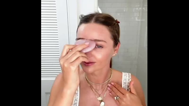 Miranda for @revolvebeauty kerrarmy mirandakerr noniglow koraorganics gua ( 750 x 750 ) mp4