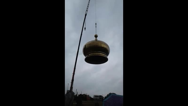 В тюменской области во время постройки храма уронили купол с высоты третьего этажа