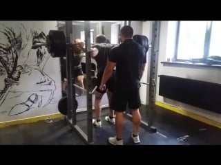 Melnyk v raw squat 240kg