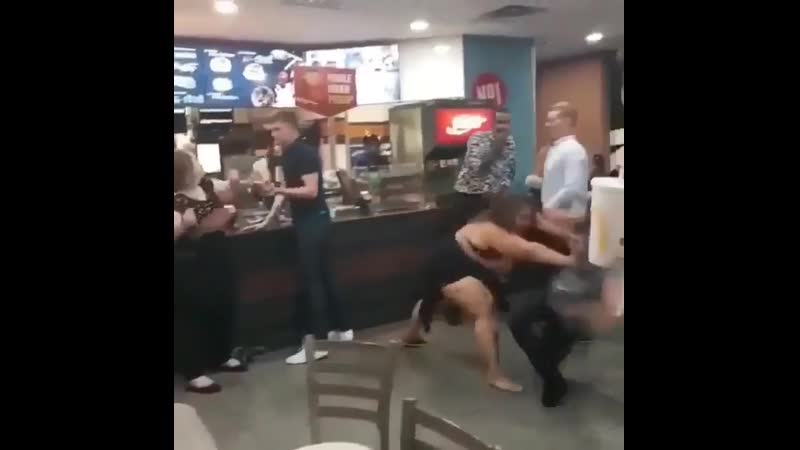 Буйвол атакует