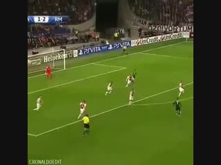 Молодой и резвый роналду😎