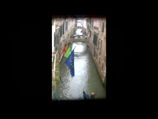 Италия в венеции не гондолистый день но если глянуть за угол in venice today is not gondolier day but if glance )