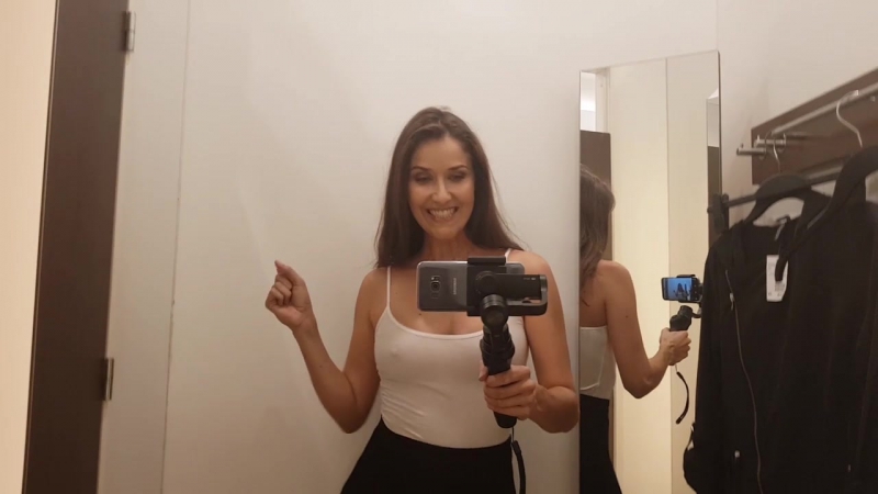 Девушки раздеваются примерочная в h&amp;m ч 2