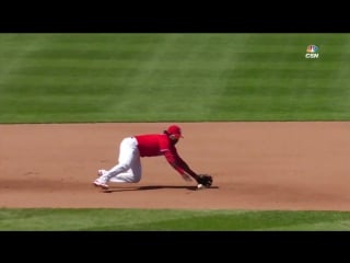 Sd@phi׃ francos makes a diving stop, fires to second