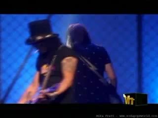 Rob zombie,slash,tommy lee,ace frehley,shavo odadjian,gilby clark god of thunder (live)