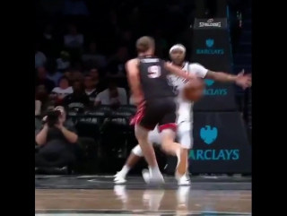 Cпорный "найс мув" келли олиника