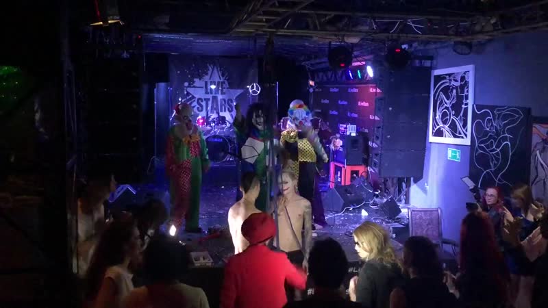 Подвешивание на крюках за колени 1