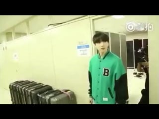 Чг хочет обнять чм, но тот занят [jikook, kookmin, jungkook, jimin, чимин, чонгук, minkook, slash, gay]