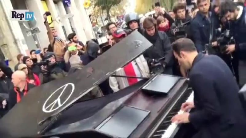 Пианист исполнил imagine джона леннона на месте одного из терактов в париже