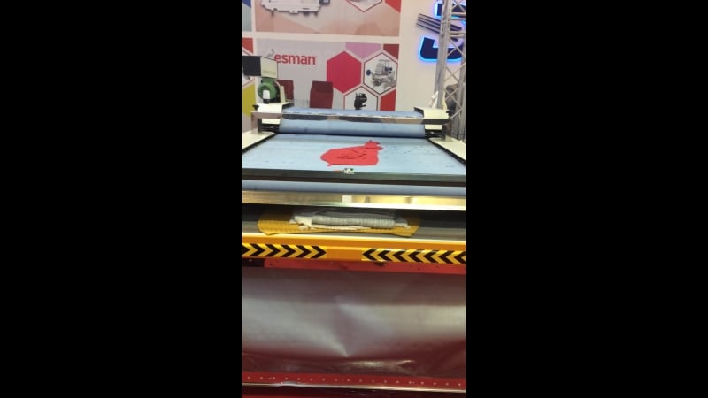 E01 гладильный робот для обработки трикотажа (трикотажной ткани)