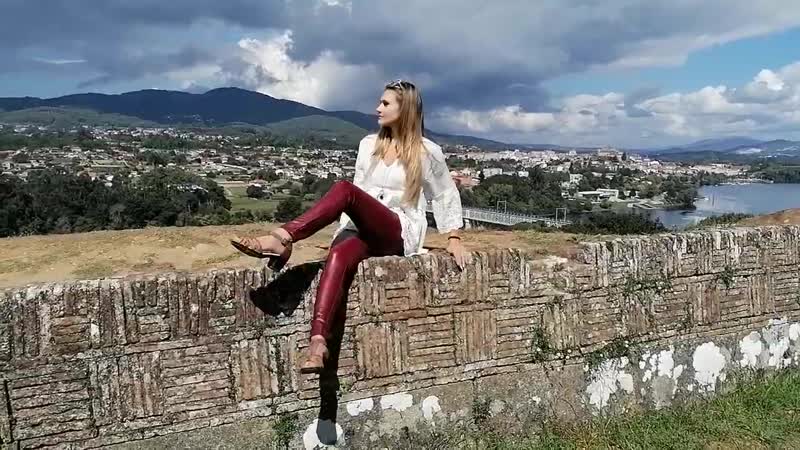 Красные кожаные леггинсы (красные кожаные штаны)