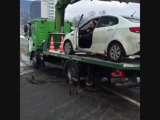 This guy wasn't gonna let his car get towed away