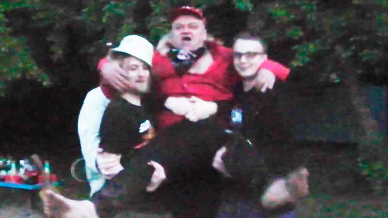 Санбоя подняли с колен