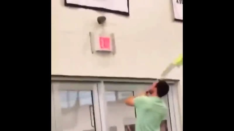 Доброе утро, америка теперь день, в сшановских школах, начинается не с поднятия звёздно полосатой тряпки