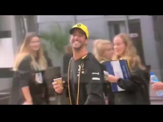 Daniel *laughing* lando je déteste daniel if there is one accurate preview of what 2021 will be like at mclaren😂 #spanishgp
