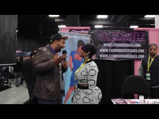 Ebony porn star cherokee dass sex in porn interviewer tries to smack her ass @ exxxotica