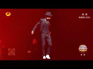 Wang yibo turn up the music ( hunantv double 11 gala )