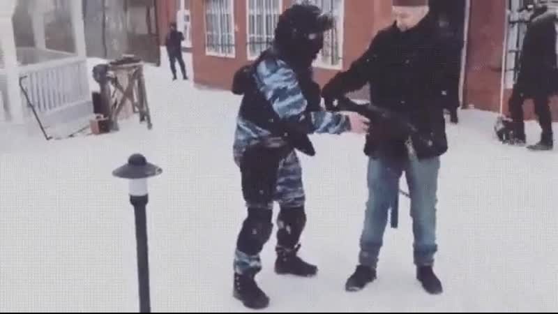 Одну минутку, подержи