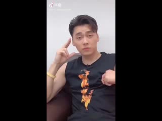 Li yifeng and jeremy lin @jlin7 just like to play around