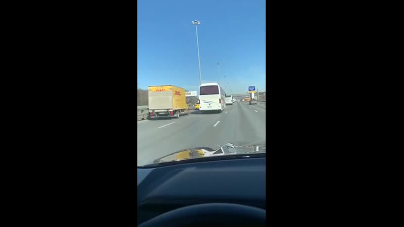 Плешивый сгоняет армию чтоб голодные и злые люди не линчевали его из кремля ))