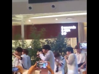 이지선 on instagram “톰크루즈 행사 전 인피니트가 난 더 재밌다~ㅋㅋㅋㅋ #톰크루즈 #미션임파서블 #레드카펫행사 #인피니트 #잠실롯데월드몰”