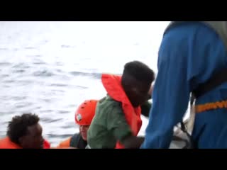 * ohne erlaubnis – rettungsschiff alex fährt nach lampedusa ein