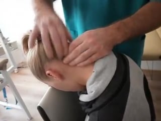 Как за 5 минут убрать боль в шее! постаноа атланта и аксиса мануальная терап