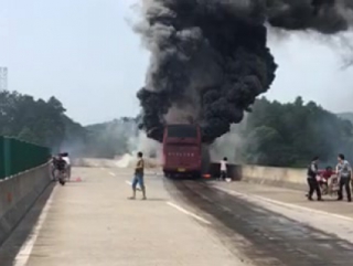 В китае сгорел автобус с пассажирами туристами из гуандуна