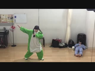 Soze nakamura (melon batake a go go) rehearsing dance "asahino yuni sawayaka ni" by saka sama