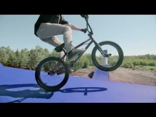 Вот что можно сделать с помощью контейнеров bmx и таланта!