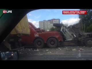 В москве на мкад столкнулись две фуры