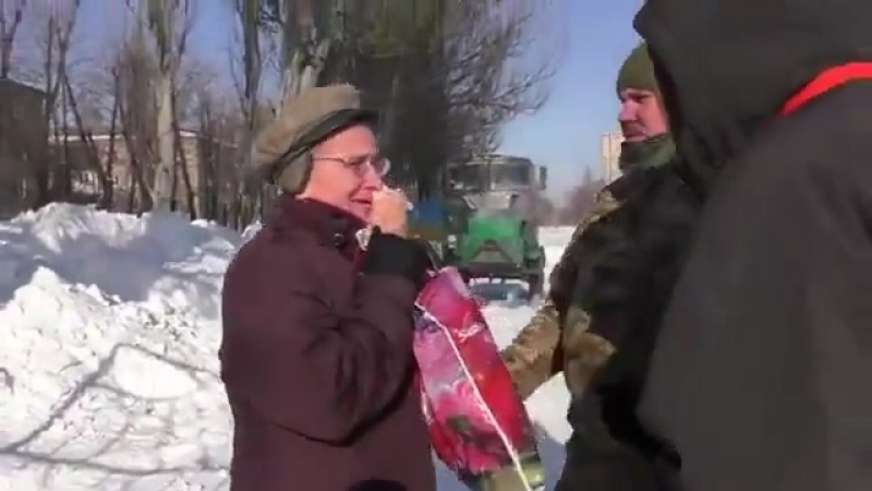 Жителька авдіїи просить українських військових не лишати місто в біді