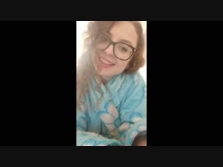 Сексуальная девушка в халатике засветила белье periscope перископ