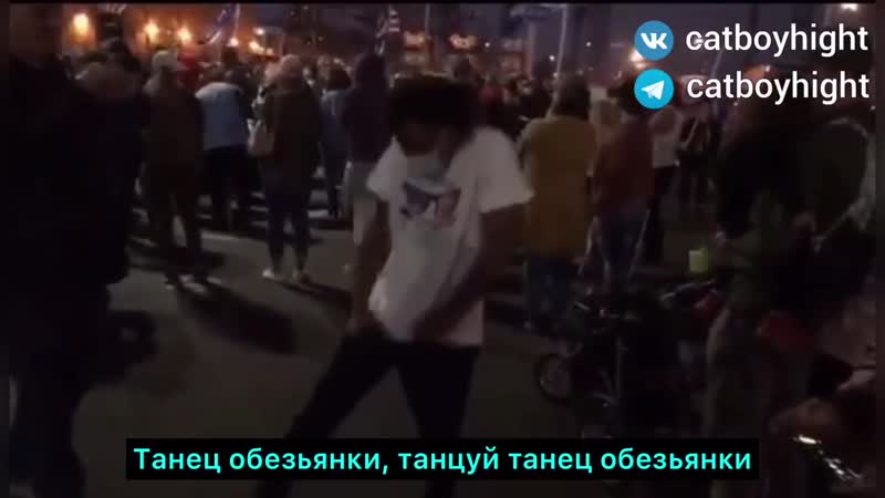 Негр станцевал танец обезьянки для catboykami